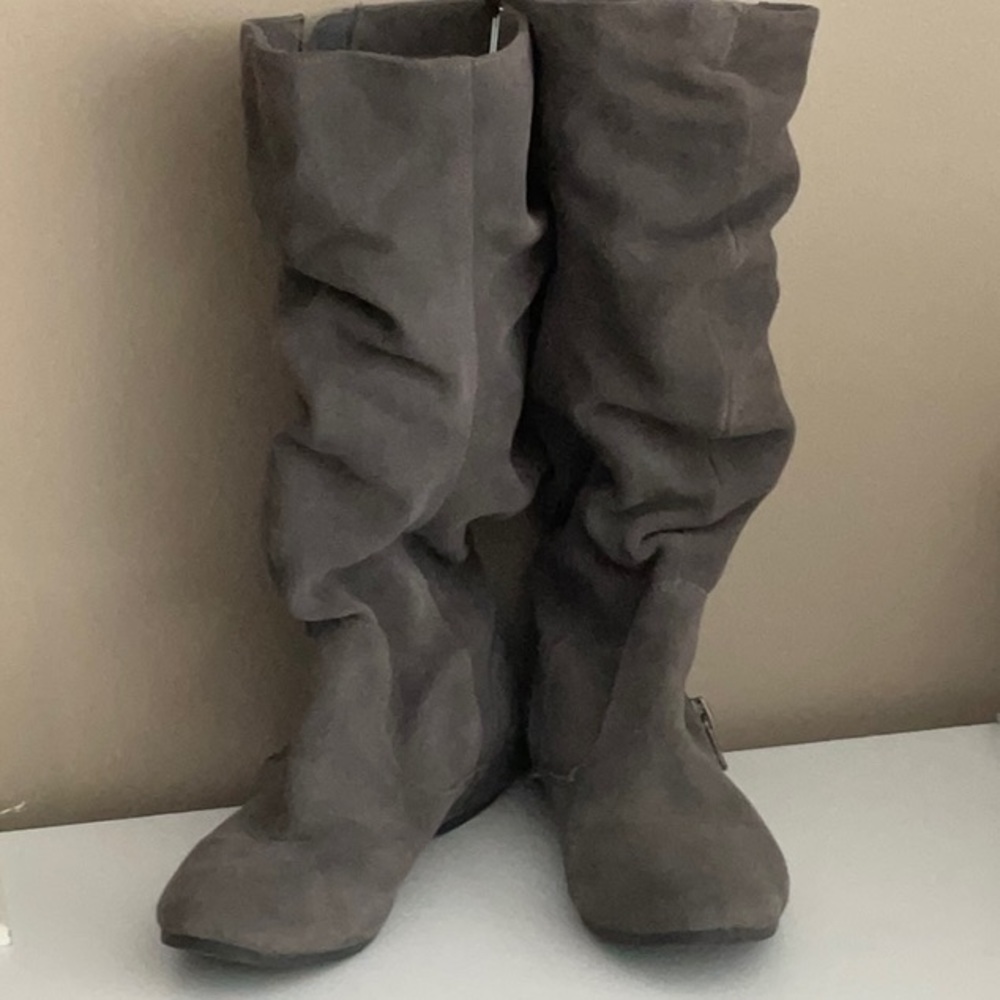Scrunch suede boots